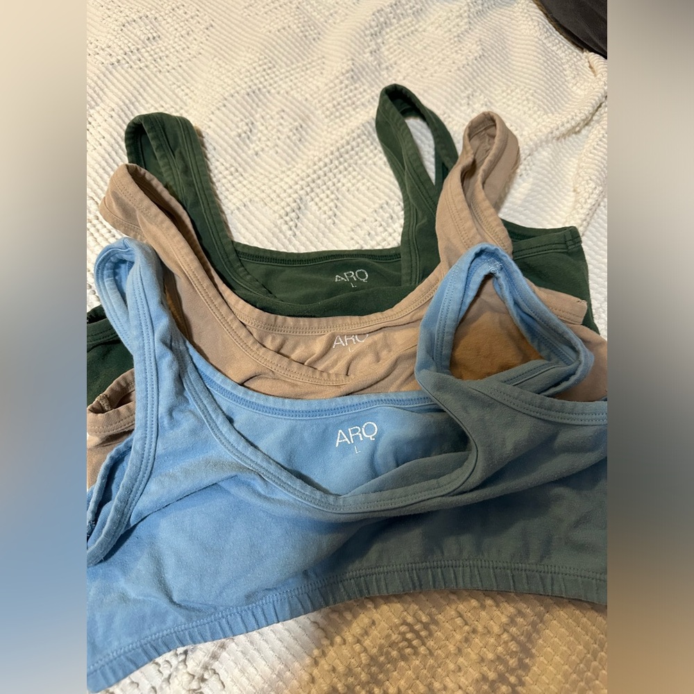 ARQ widestrap bras, size L